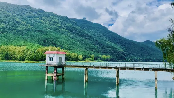 中國涼都·梅花山旅遊景區-瑤池