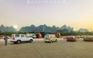 高速公路服务区自助餐,35元36个菜看起来很美,实际很多人不敢吃