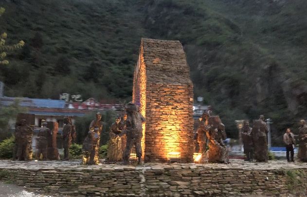 康定情歌广场旅行图片 1