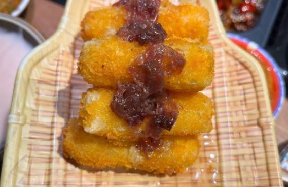 老牌坊云南鱼豆花火锅(杉杉店)