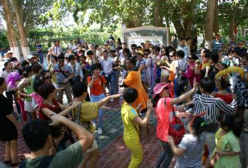 吐鲁番全景一日【葡萄沟+坎儿井乐园+火焰山景区+交河古城】【新疆吐鲁番葡萄沟＋火焰山＋坎儿井＋交河故城＋郡王府一日全景体验，深度玩转吐鲁番，体验民族风情】