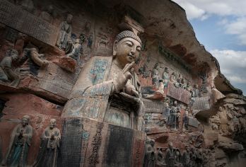 北山石刻+宝顶山石刻+大足石刻博物馆一日游【重庆出发】【[北山石刻]，北山摩崖造像始刻于唐末，至南宋结束，石刻位于大足区城北2千米的北山上。】