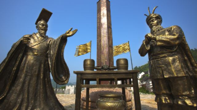 芙蓉镇景区-溪州铜柱