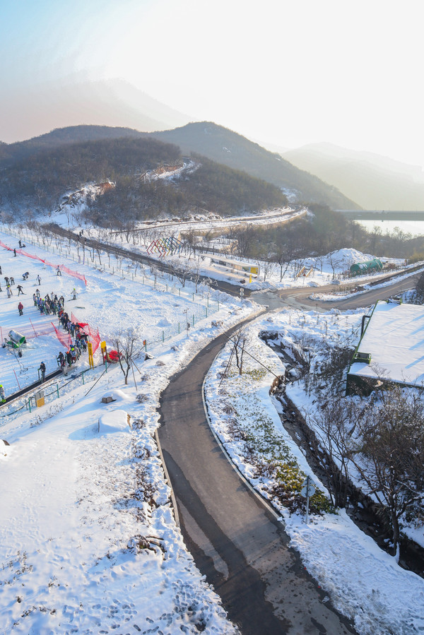 玩转安吉云上草原滑雪场住最美的星空酒店滑最野的雪