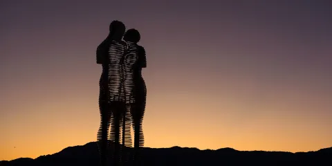 阿里和尼諾雕像