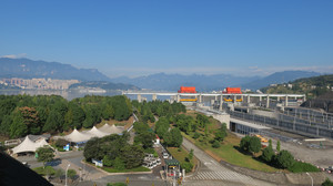 西北地区游记图文-西北纪行十：风景和心情都在路上（延安天赐大峡谷、黄土高原、三峡大坝）