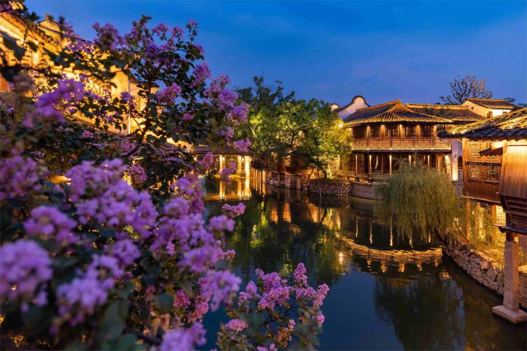 Puyuan Fashion Resort/Woolen Sweater Market (Shopping haven, fashion-forward stays)