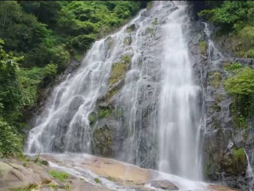 猴古山瀑布