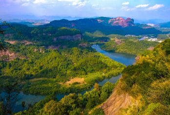 广东韶关丹霞山+南华禅寺一日游【上门接送+纯玩独立团】【[品质优选]优质服务，独立成团出行，本地人专业司导，提供多日游行程定制服务】