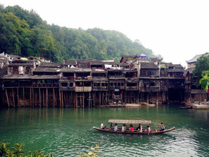 凤凰古城内游记图文-铁打的回忆，那年夏天，我在凤凰度假，赏景，品食，虚度时光