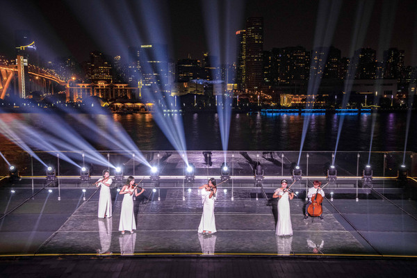 夜游上海新去处,这里有精彩的表演,也有让人沉醉的城市夜景