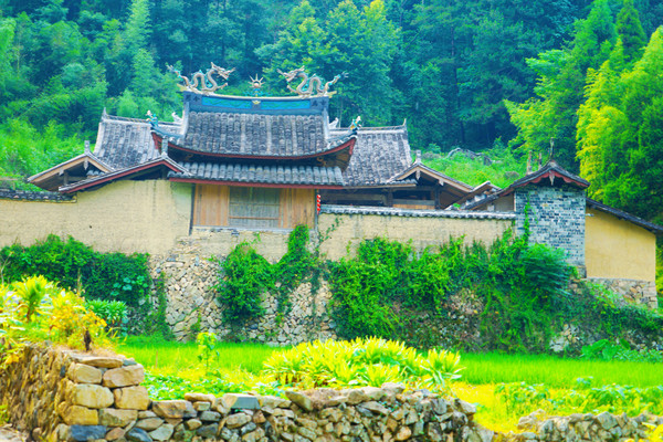 泰顺筱村这座古村落名叫徐岙底，村民却无人姓徐，是《幸福三重奏》拍摄地
