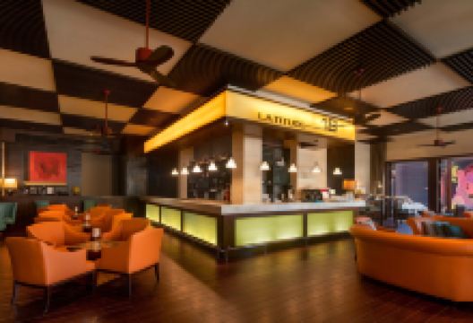 石梅湾艾美酒店北纬18大堂吧美食图片