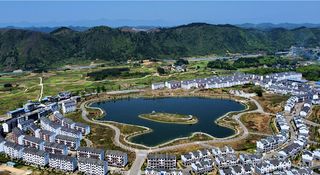 乡游黔中·三都县 雪花湖社区丨“刺绣中的活化石”藏在水上村庄