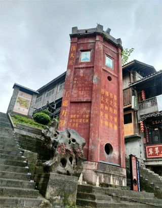 来秀山必打卡的两件事:逛洪安古镇、品边城秀芽