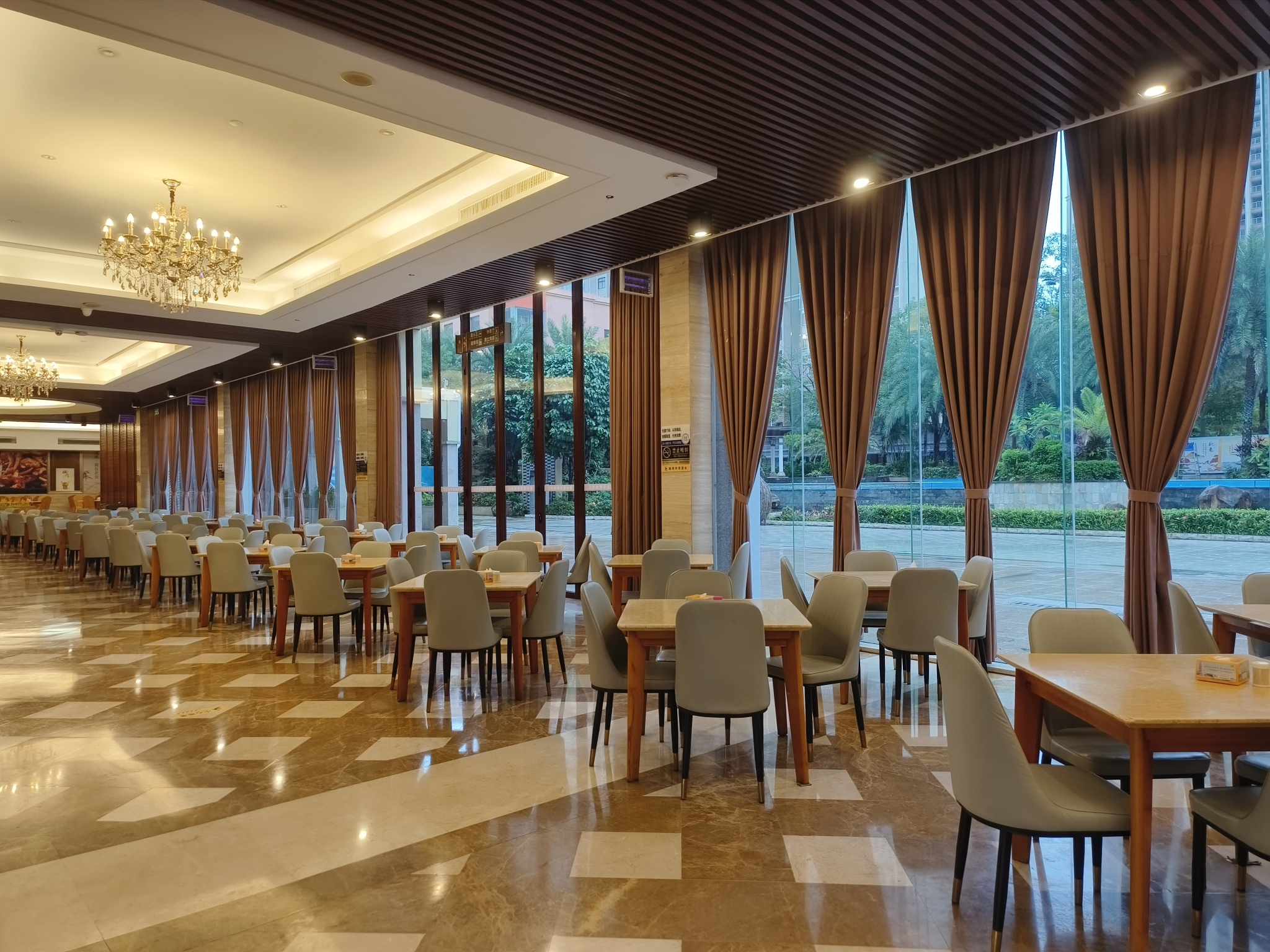 高州乐天温泉酒店·星光温泉美食水汇餐厅图片