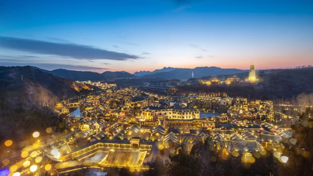 4-Day Enchanting Beijing Wonders Private Tour·Tiananmen Square, The Palace Museum, Shichahai Scenic Area, Beijing W Town and Great Wall At Simatai