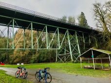 皮皮崴小径-茂宜县-东张西望望东西