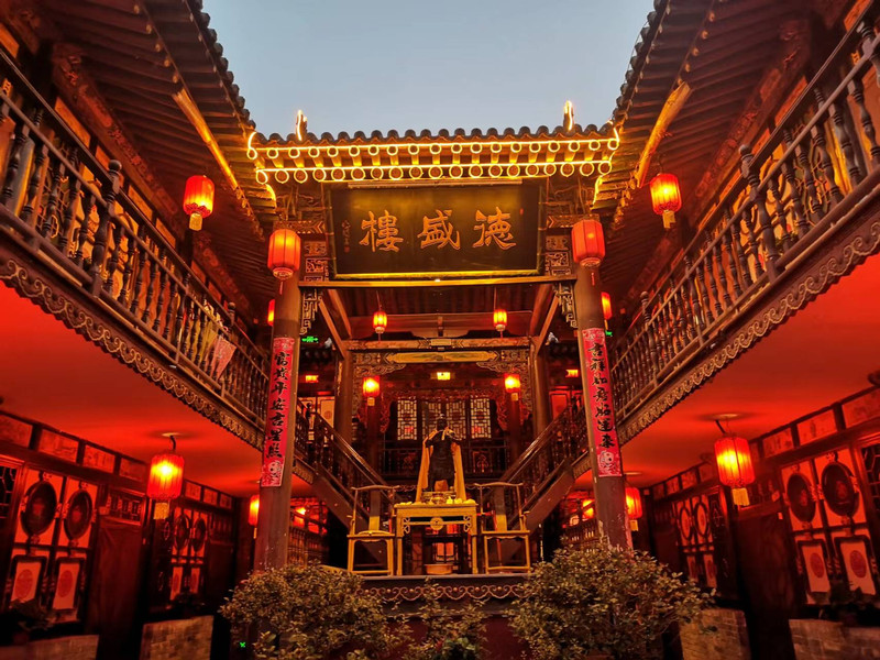 千年時間看平遙，落日歸山海，煙火向星辰。