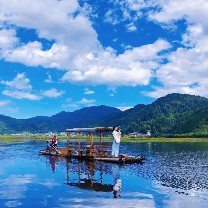 高黎贡山花寨大瀑布+和顺古镇景区+腾冲热海风景区+北海湿地+司莫拉佤族村+滇西抗战纪念馆5日4晚私家团