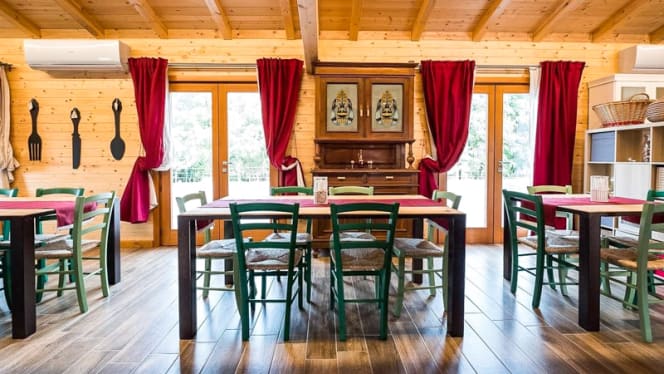 Agriturismo La Contea del Vignolo Fiorito餐厅图片