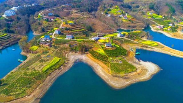 一边欣赏瀛湖美景，一边感受文学熏陶