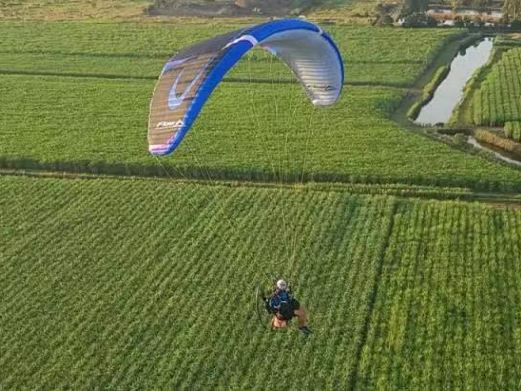 贵州龙里观音座滑翔伞基地