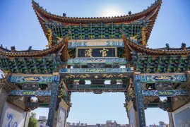 2-Day Kunming Tour: Dianchi Lake's Serenity, Stone Forest Wonders and Cultural Immersion