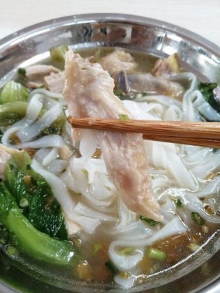 清淡鲜美的鸡肉粉，营养丰富，广西人最爱吃的早餐之一