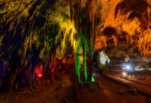 钟乳石洞景点图片