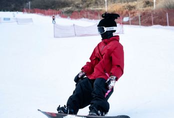 北京静之湖滑雪场一日游【10H包车/上门接送/出发时间自由】【静之湖滑雪场-就让我在这个雪地里尽情享受冬季！】