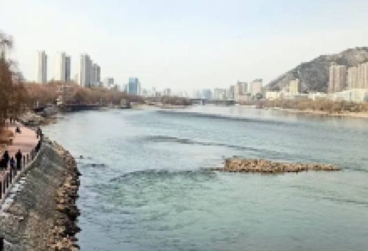 母亲峰景点图片