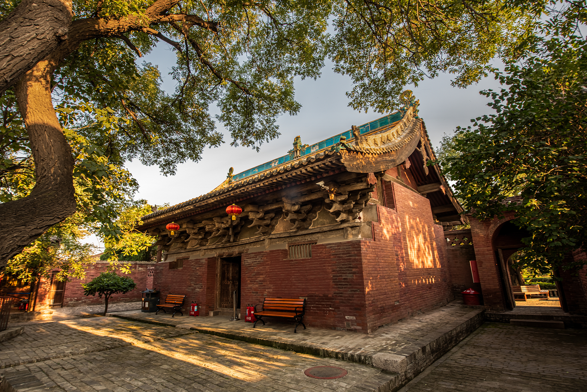1-Day Pingyao Tour: Buddhist Art at Shuanglin Temple, Night Performance of 'Seeing Pingyao'