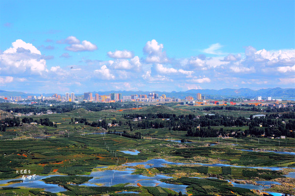 贵州这个高原湖泊鲜为人知,有7个西湖那么大,是宁静的避暑胜地