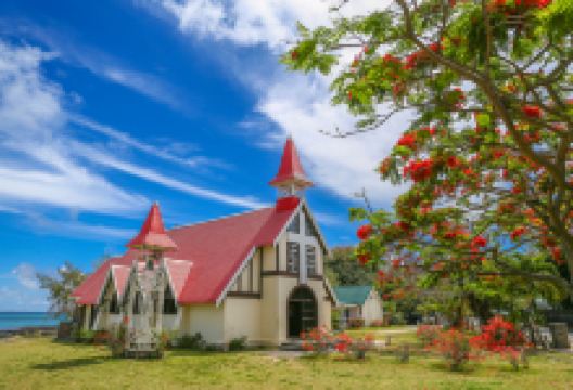 红顶教堂景点图片