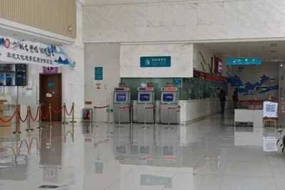 崂山风景区大河东游客中心自助售票区