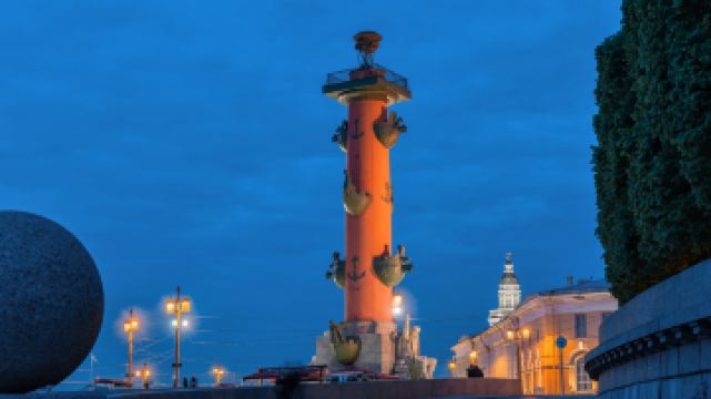 瓦西里岛古港口灯塔