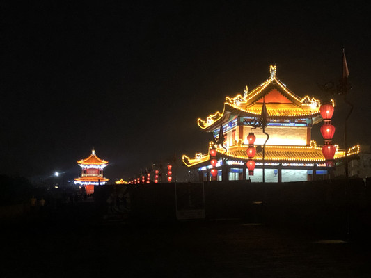 西安6日游记:古城墙圈起的低楼高瓦,在纵横分明的街巷里缓缓奏出遗忘前的模样