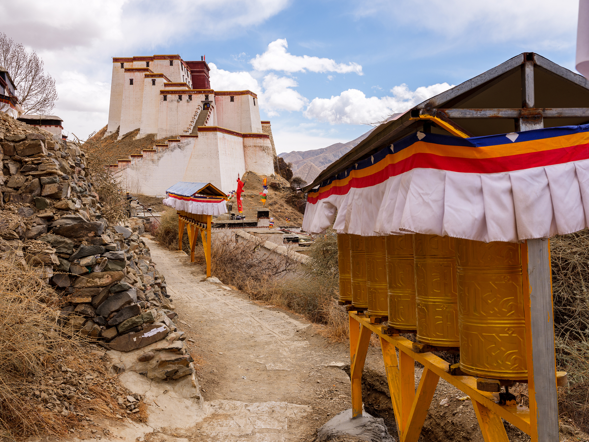 2-Day Shigatse Tour: Spiritual Echoes of Tashilhunpo Monastery, Majestic Mount Everest Views