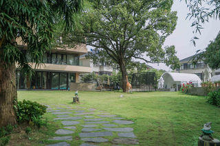 这间民宿有个霍比特人房 大门竟是圆形的？