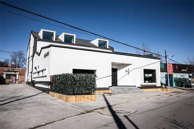 天津薊縣溶洞行走的故鄉山宿民宿，白天是靜謐的山林野奢居所，夜晚觀星愛好者的天堂。