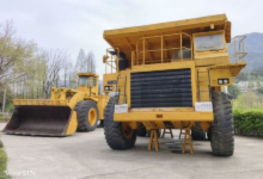 大型设备广场购物图片