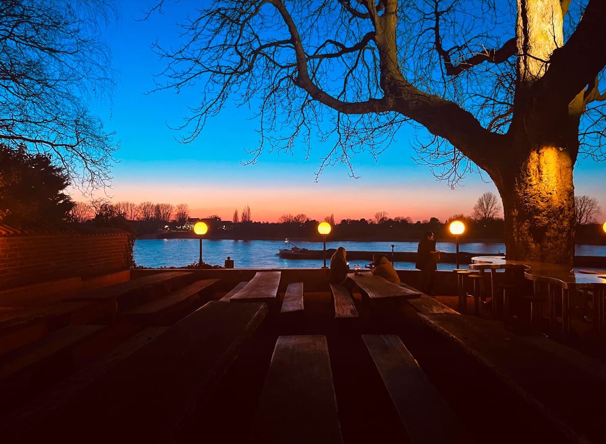 Galerie Burghof餐厅图片