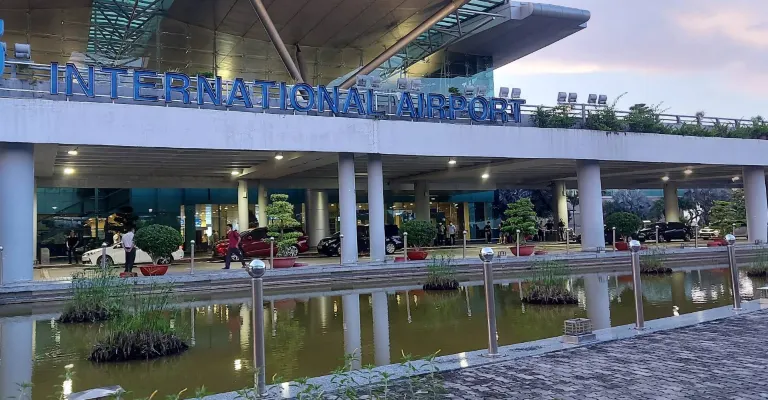 Noleggi auto a Aeroporto Internazionale Noi Bai