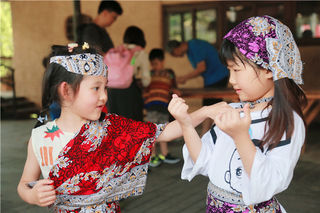 绿意盎然槟榔谷,姹紫嫣红小萌娃