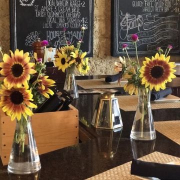 Hannah's off the Square