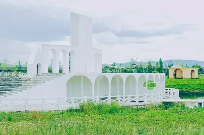 雪山花海乐园