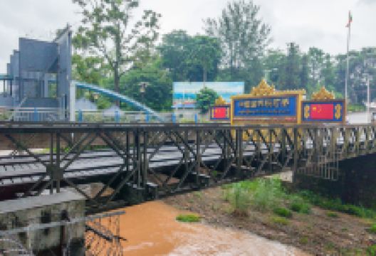 畹町桥景点图片
