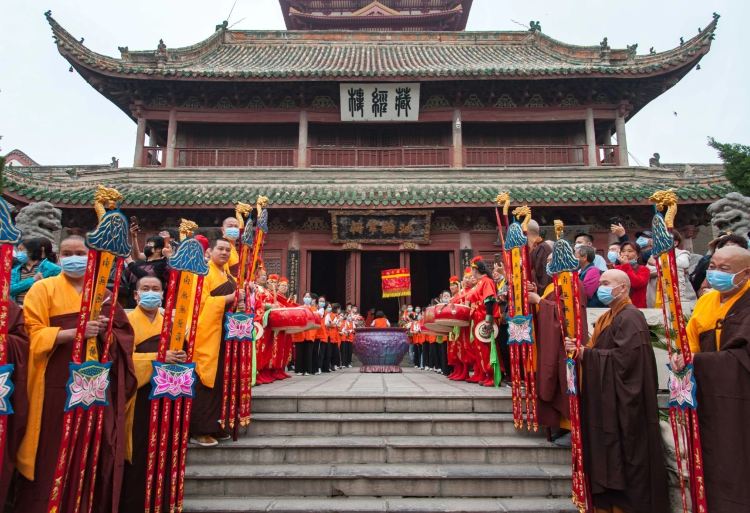 Kaifeng Drum Tower(Cultural hub, Convenient location)