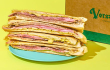 Versailles Restaurant Cuban Cuisine餐厅图片